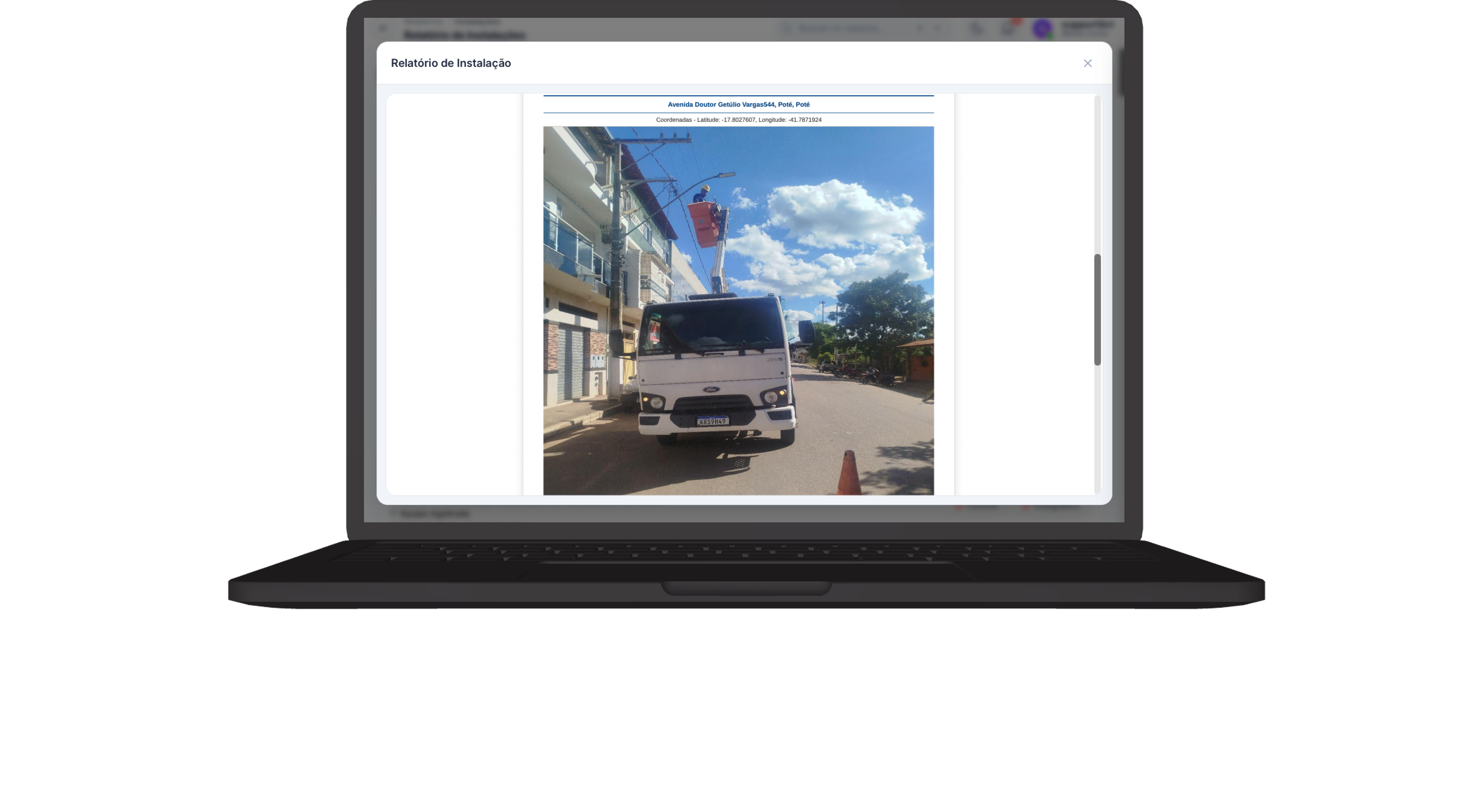 MacBook exibindo relatório no Lumos IP